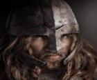 bıyıklı ve sakallı ve kask ile yüz Viking